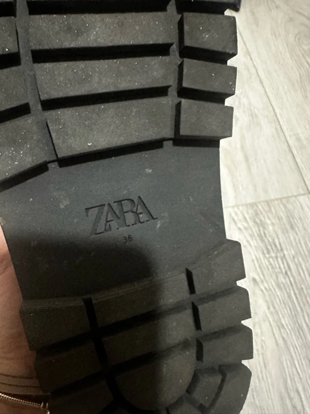 Zara White and Black Kids Woven Strap Sandals - Picture 5 of 7